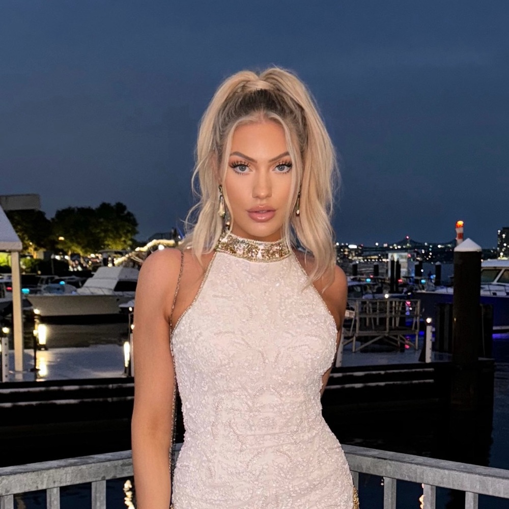 Meet your Posher, Zoe